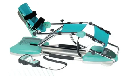 Kinetek naprava za pasivno mobilizacijo kolena, na voljo za najem kineteka pri SEMOS – idealna za pooperativno rehabilitacijo doma.